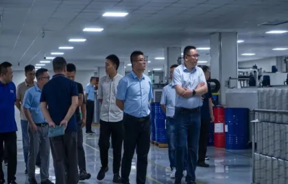 Delegación de excavadoras y distribuidores XCMG visita Zhejiang Headman Filtration Technology Co., Ltd. Explorando nuevas fronteras en innovación y colaboración en tecnología de filtros