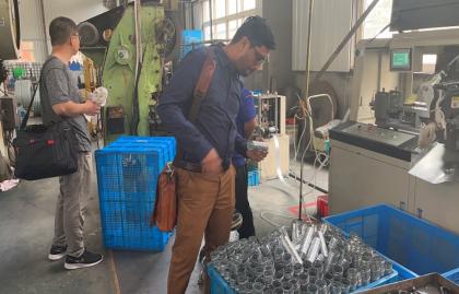 Clientes de Bangladesh visitan la fábrica Headman